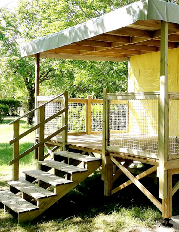 Le Carrelys est un hébergement en bois